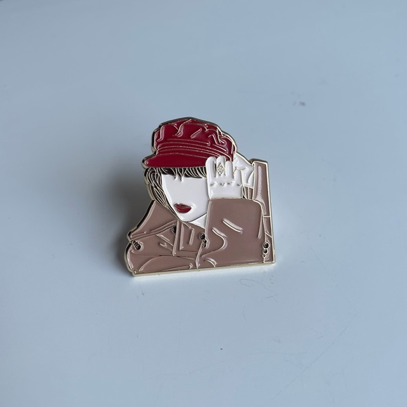 Red (Taylor’s Version) Album Pin - Picture 2 of 4
